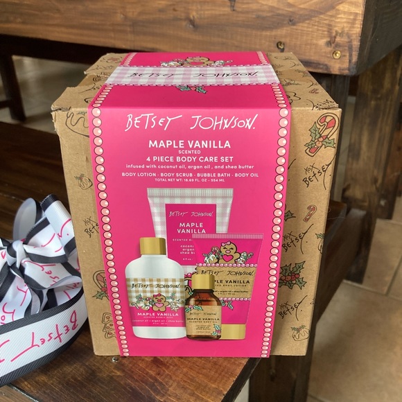 Betsey Johnson 4 pc Body Care Set Maple Vanilla - New In Box - Gift Set Box - Picture 3 of 11